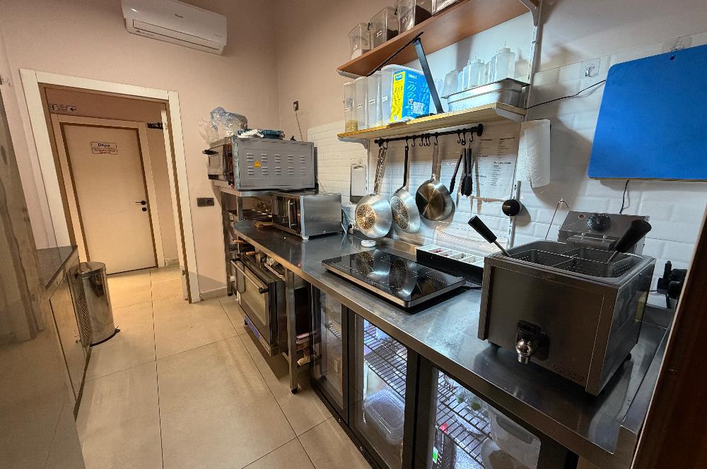 FIRSAT !!! KOZYATAĞI ŞAKACI SOKAKTA KURULU DÜZEN KAFE