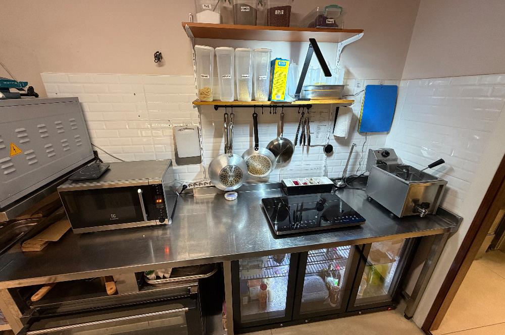 FIRSAT !!! KOZYATAĞI ŞAKACI SOKAKTA KURULU DÜZEN KAFE