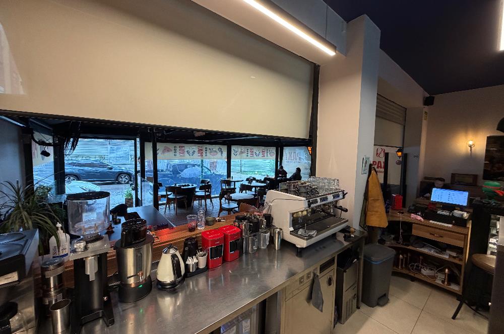 FIRSAT !!! KOZYATAĞI ŞAKACI SOKAKTA KURULU DÜZEN KAFE