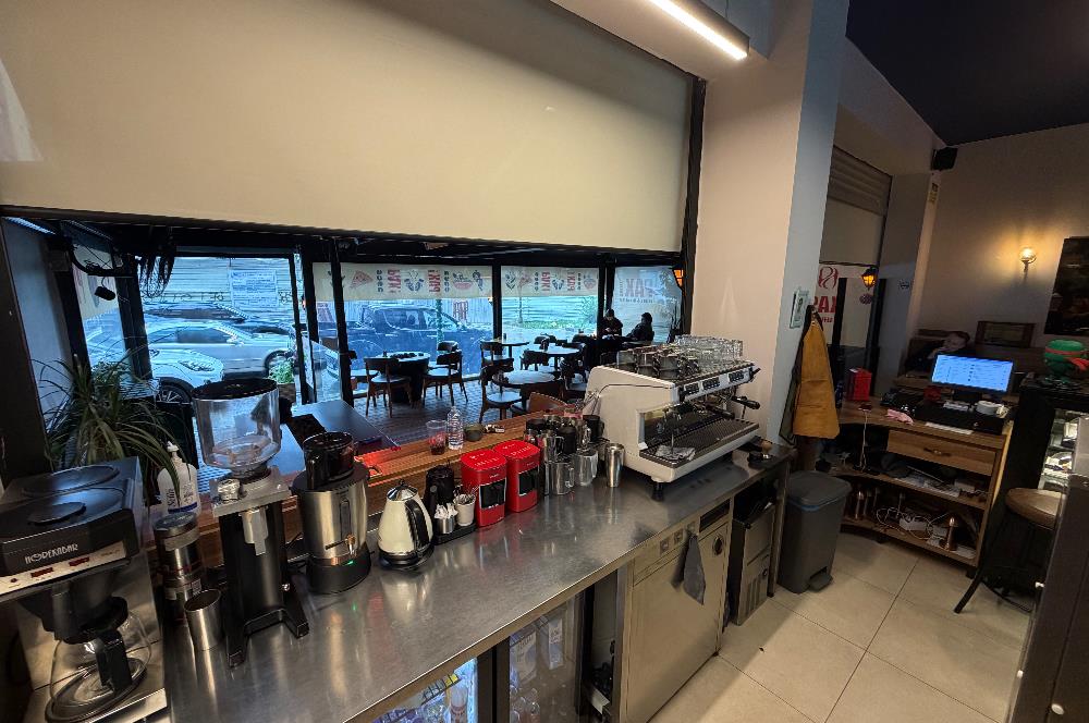 FIRSAT !!! KOZYATAĞI ŞAKACI SOKAKTA KURULU DÜZEN KAFE