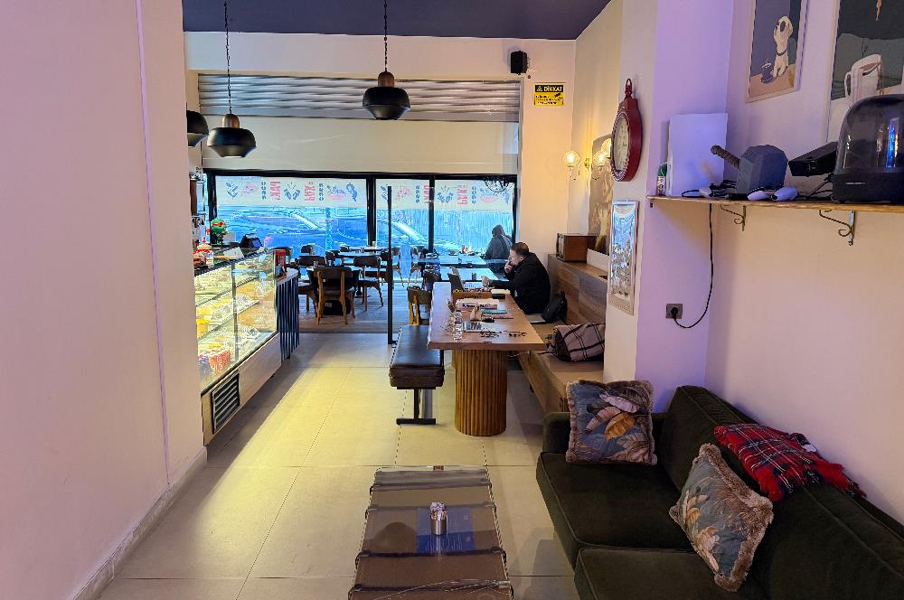 FIRSAT !!! KOZYATAĞI ŞAKACI SOKAKTA KURULU DÜZEN KAFE