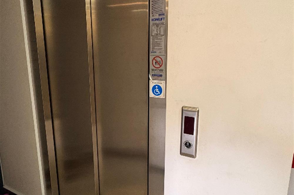 Maltepe Cevizli Mahallesi Yavuz Sokakta Minibüs Yoluna Çok Yakın Konumda, 3+1 KİRALIK DAİRE