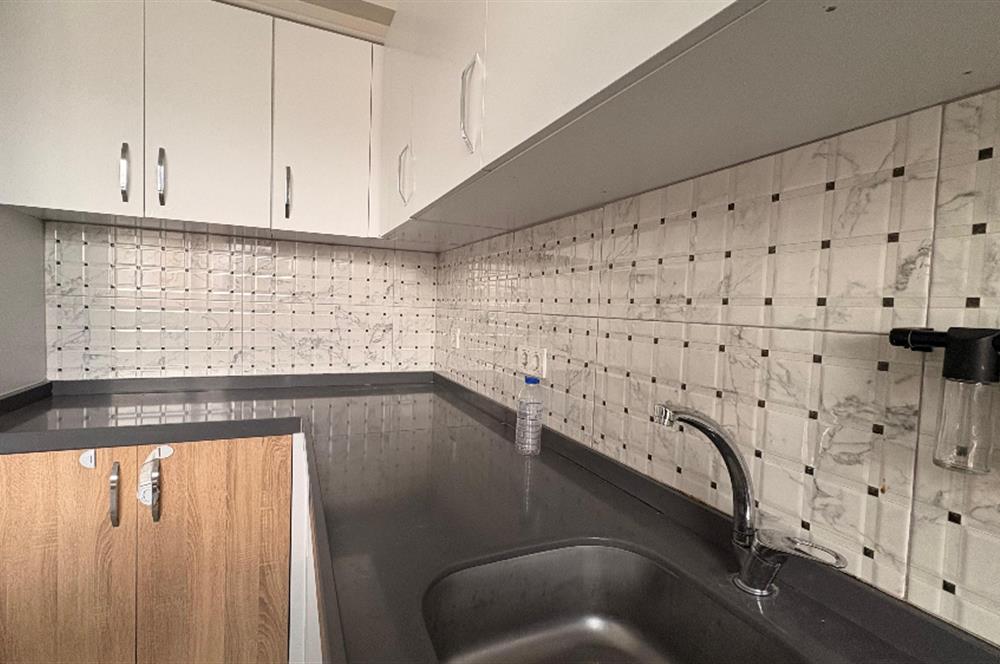 Maltepe Cevizli Mahallesi Yavuz Sokakta Minibüs Yoluna Çok Yakın Konumda, 3+1 KİRALIK DAİRE