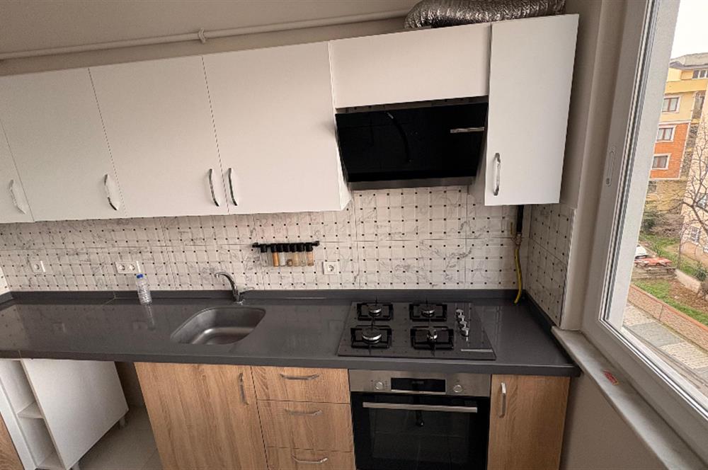Maltepe Cevizli Mahallesi Yavuz Sokakta Minibüs Yoluna Çok Yakın Konumda, 3+1 KİRALIK DAİRE