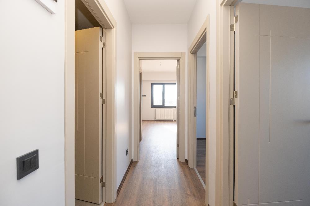 YALI MAHALLESİ'NDE 3+1 90m2 4.KAT OTOPARKLI LÜKS SIFIR DAİRE