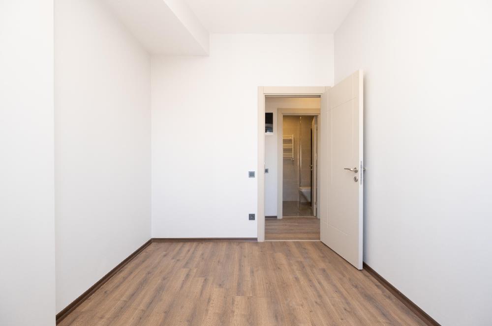 YALI MAHALLESİ'NDE 3+1 90m2 3.KAT OTOPARKLI LÜKS SIFIR DAİRE