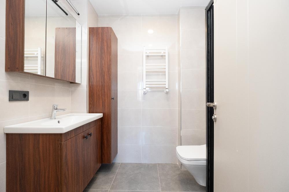 YALI MAHALLESİ'NDE 3+1 90m2 6.KAT OTOPARKLI LÜKS SIFIR DAİRE