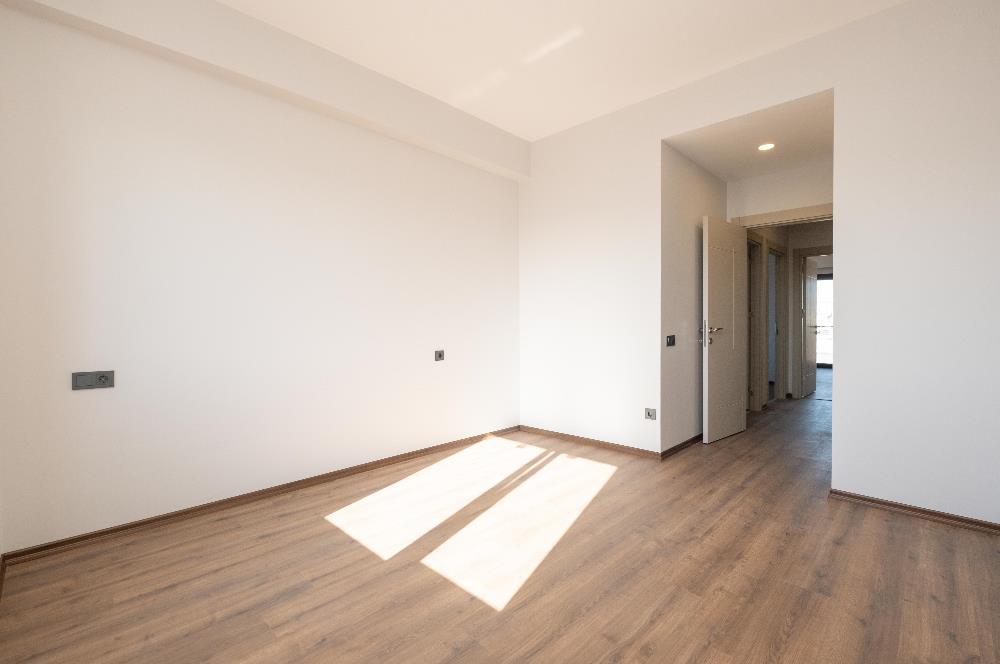 YALI MAHALLESİ'NDE 3+1 90m2 6.KAT OTOPARKLI LÜKS SIFIR DAİRE