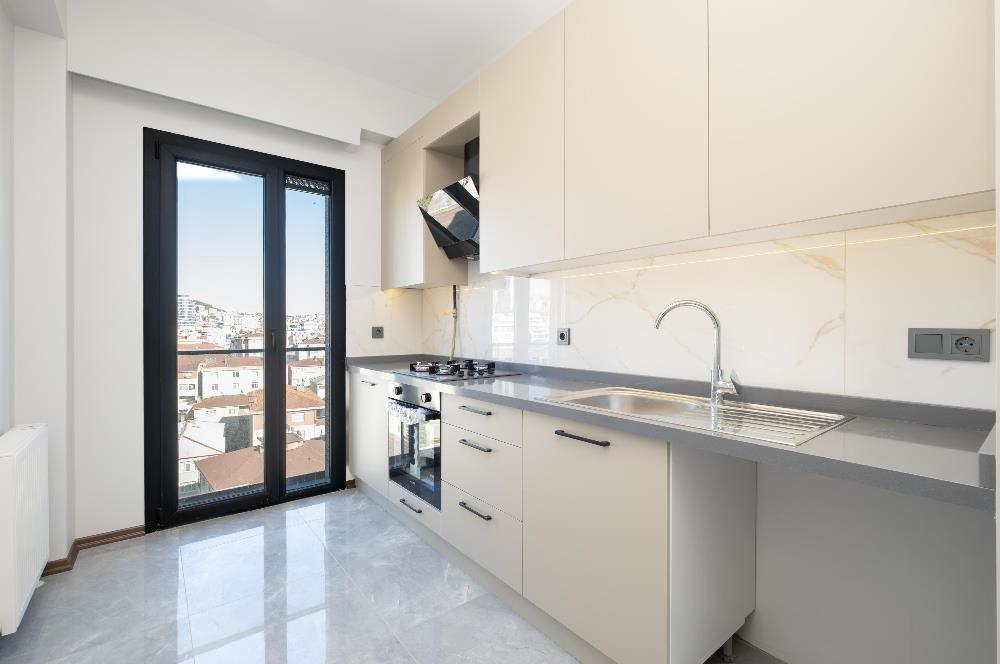 YALI MAHALLESİ'NDE 3+1 90m2 6.KAT OTOPARKLI LÜKS SIFIR DAİRE