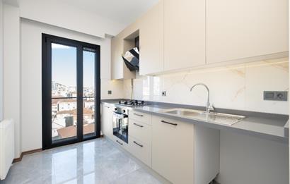 YALI MAHALLESİ'NDE 3+1 90m2 4.KAT OTOPARKLI LÜKS SIFIR DAİRE