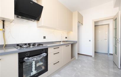YALI MAHALLESİ'NDE 3+1 90m2 4.KAT OTOPARKLI LÜKS SIFIR DAİRE