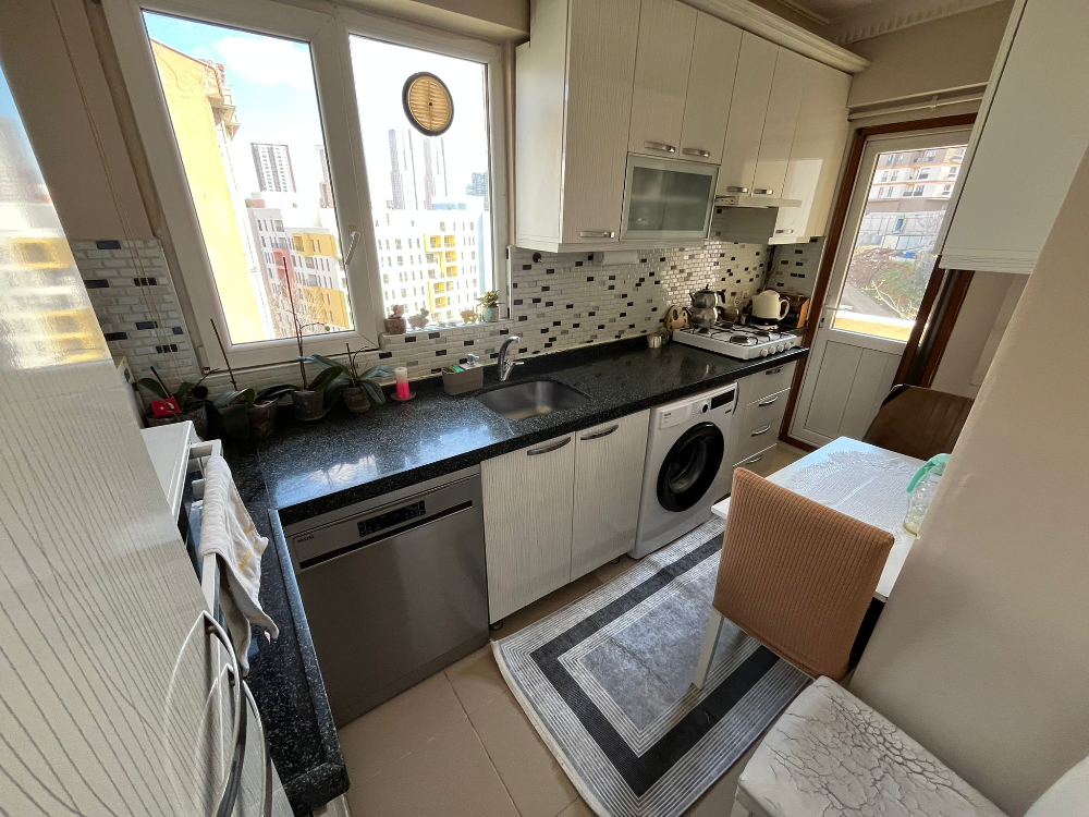 Eyüp Akşemsettin Satılık 3+2 Balkon Ve Bahçeli Fırsat Daire!!!