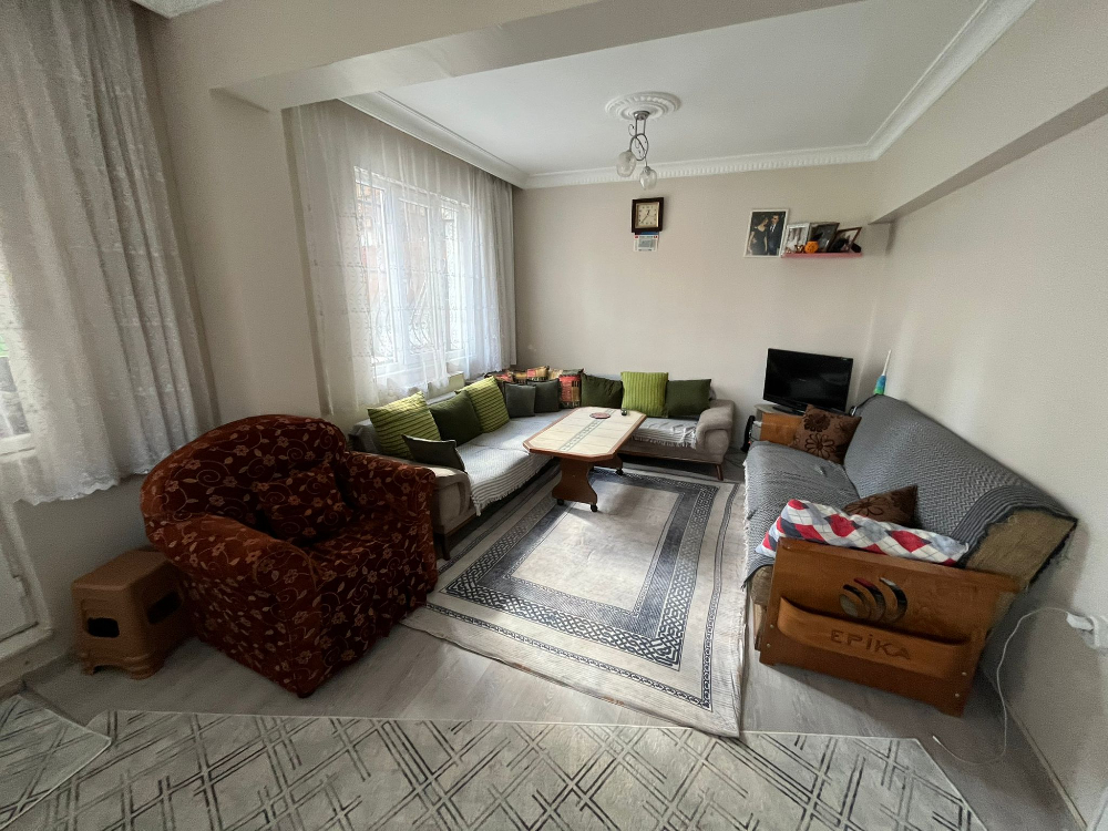 Eyüp Akşemsettin Satılık 3+2 Balkon Ve Bahçeli Fırsat Daire!!!