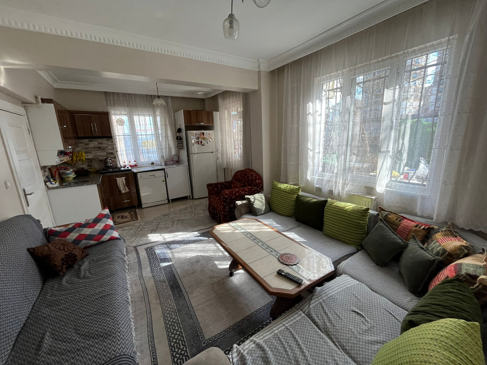 Eyüp Akşemsettin Satılık 3+2 Balkon Ve Bahçeli Fırsat Daire!!!