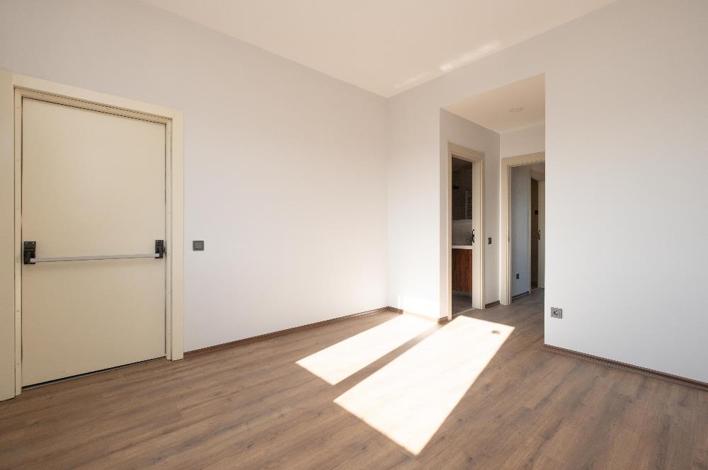 YALI MAHALLESİ'NDE 3+1 90m2 7.KAT OTOPARKLI LÜKS SIFIR DAİRE