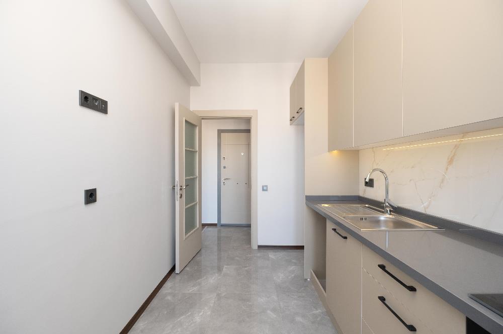 YALI MAHALLESİ'NDE 3+1 90m2 7.KAT OTOPARKLI LÜKS SIFIR DAİRE