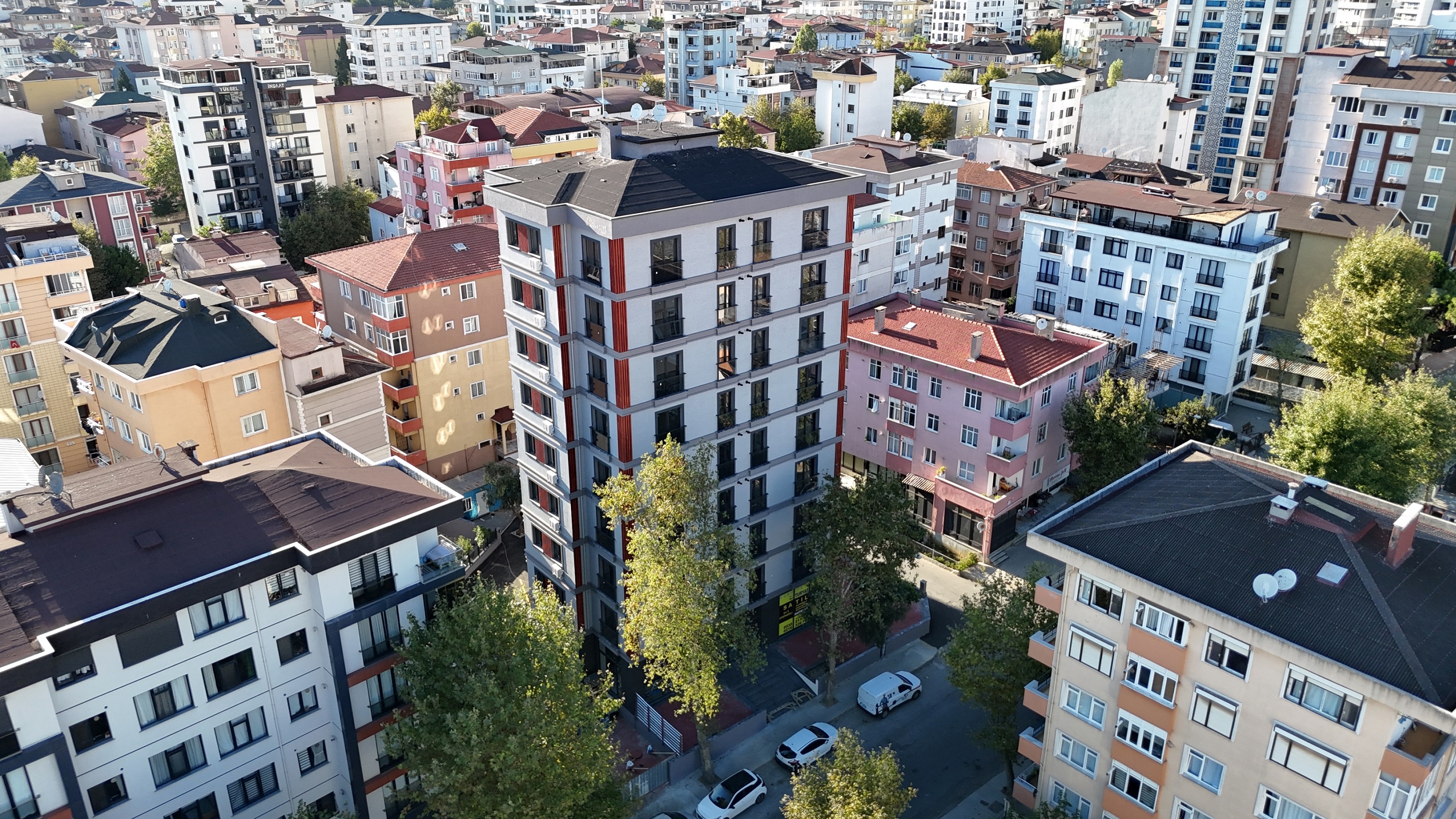 YALI MAHALLESİ'NDE 3+1 90m2 1.KAT OTOPARKLI LÜKS SIFIR DAİRE