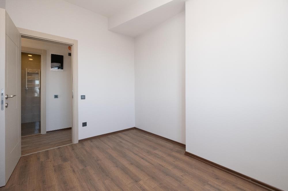 YALI MAHALLESİ'NDE 3+1 90m2 7.KAT OTOPARKLI LÜKS SIFIR DAİRE