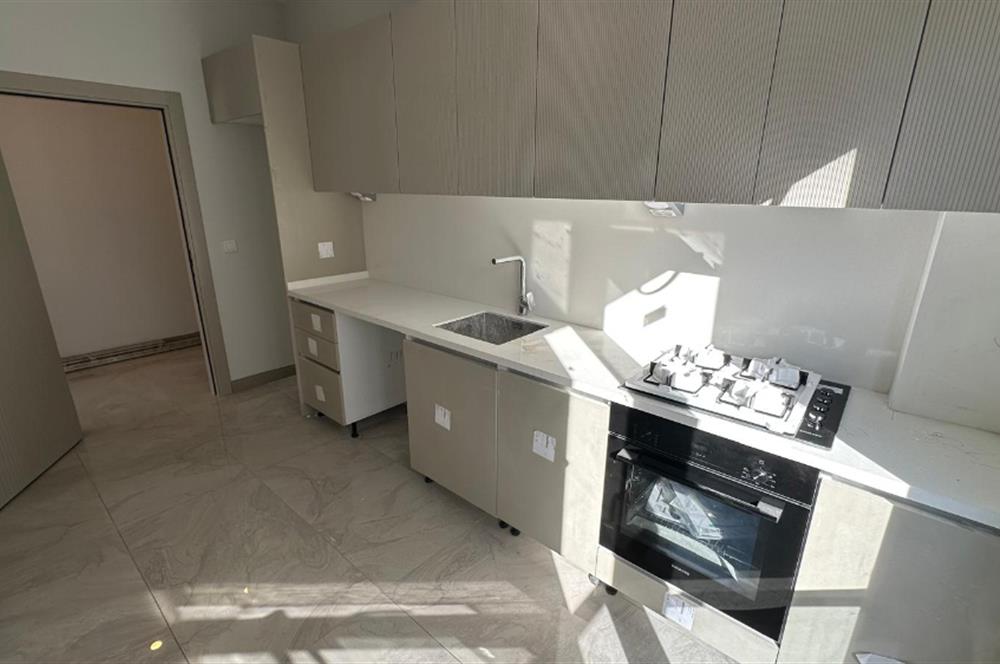 ÜSKÜDAR KÜÇÜKSU MAHALLESİ'NDE SIFIR 3+1 KİRALIK DAİRE