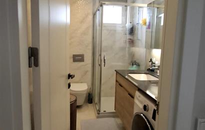 Kozyatağı Avşar Sokak'ta Yüksek Kira Getirili, Yeni Binada Satılık 2+1 Daire