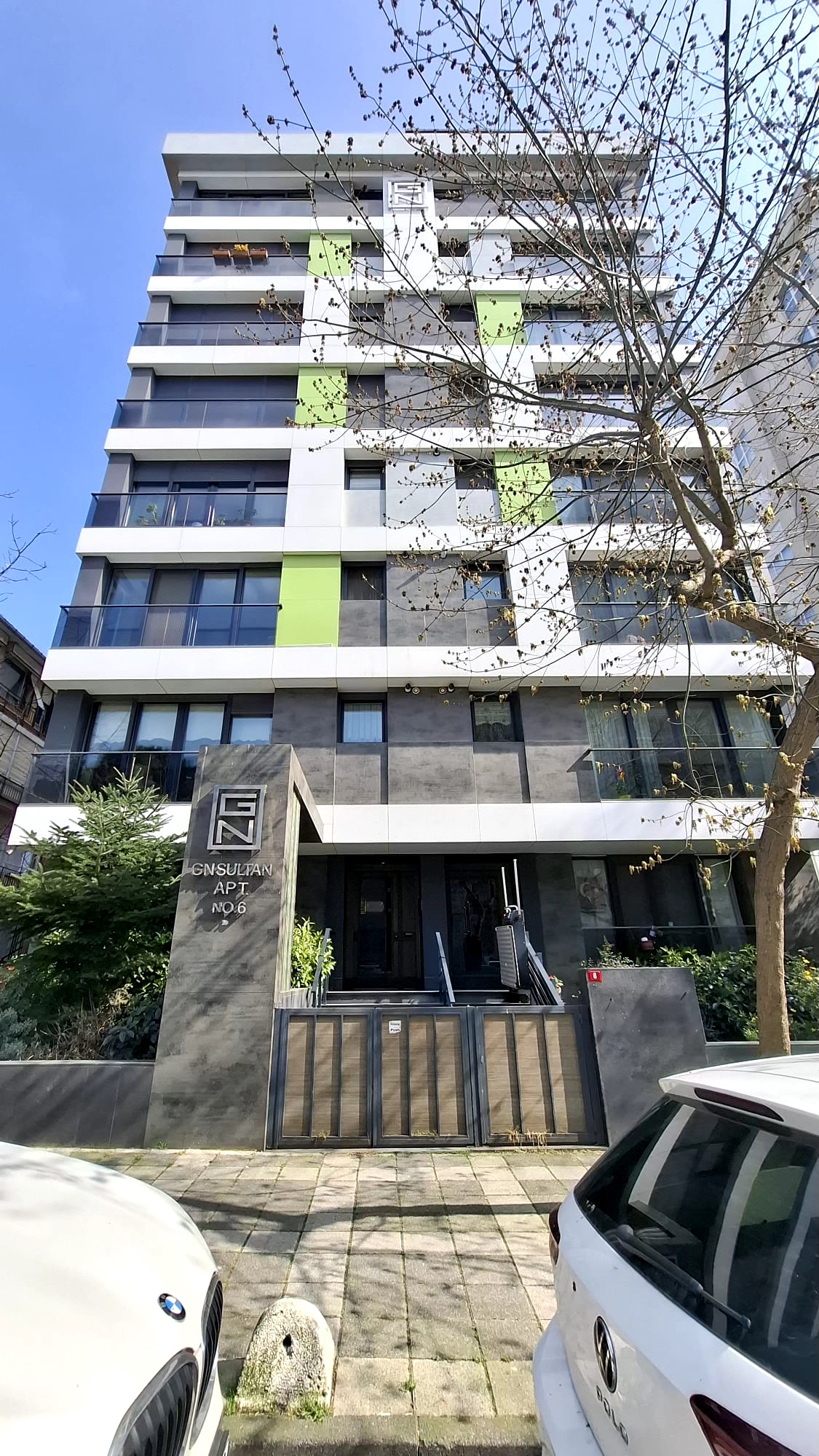 Kozyatağı Avşar Sokak'ta Yüksek Kira Getirili, Yeni Binada Satılık 2+1 Daire