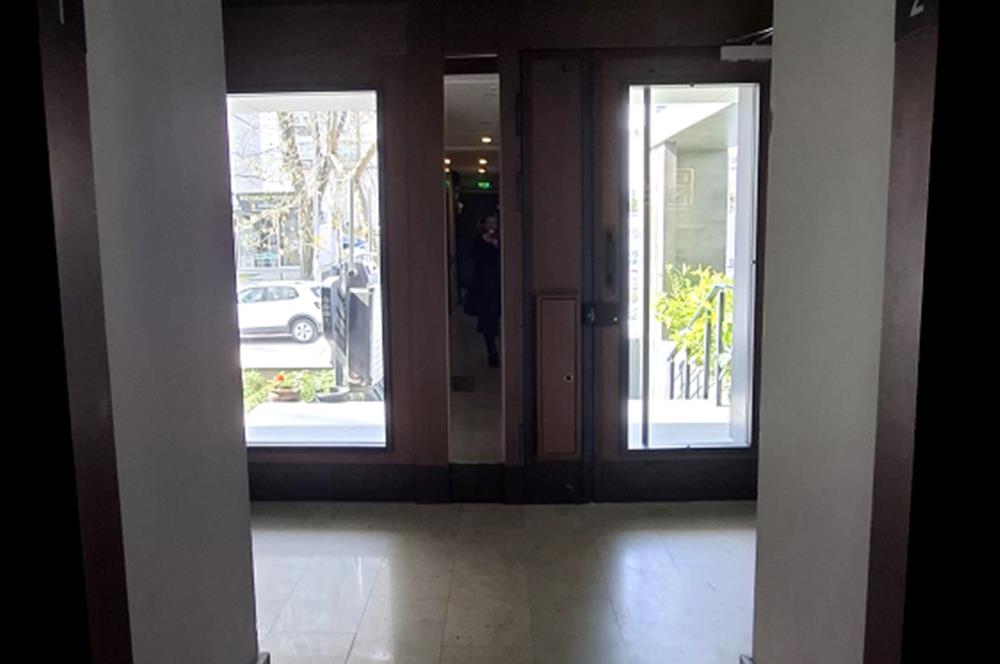 Kozyatağı Avşar Sokak'ta Yüksek Kira Getirili, Yeni Binada Satılık 2+1 Daire