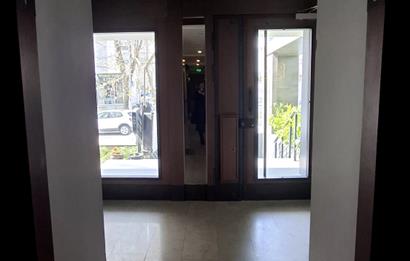 Kozyatağı Avşar Sokak'ta Yüksek Kira Getirili, Yeni Binada Satılık 2+1 Daire