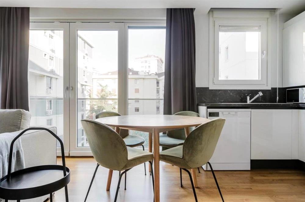 Kozyatağı Avşar Sokak'ta Yüksek Kira Getirili, Yeni Binada Satılık 2+1 Daire