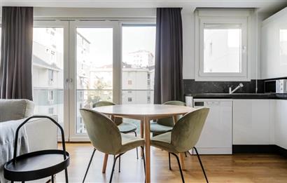 Kozyatağı Avşar Sokak'ta Yüksek Kira Getirili, Yeni Binada Satılık 2+1 Daire