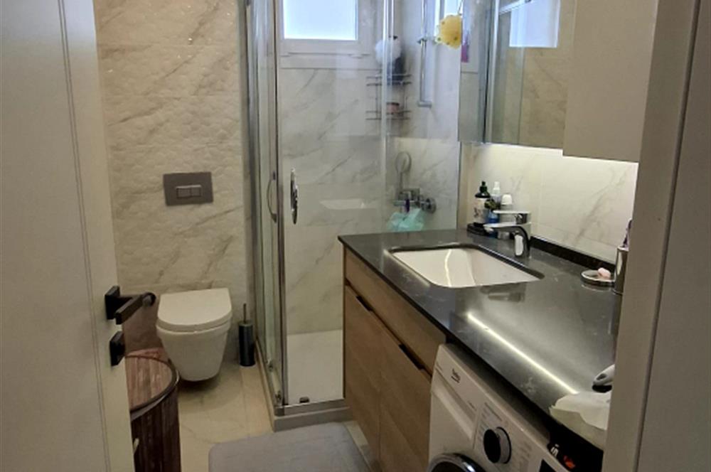 Kozyatağı Avşar Sokak'ta Yüksek Kira Getirili, Yeni Binada Satılık 2+1 Daire