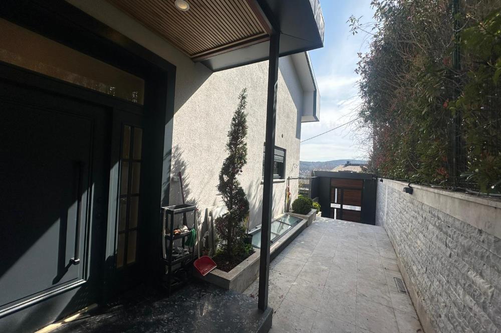 Zekeriyaköy'de Özel Dekorasyonlu, 4+1 Kiralık Villa