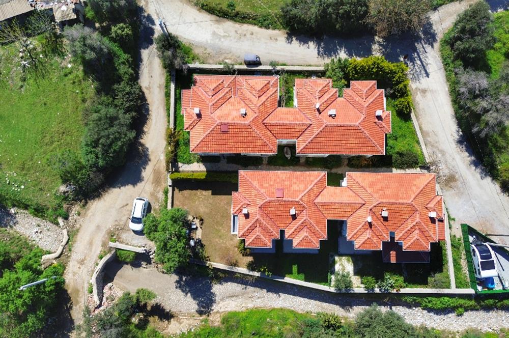 DATÇA KARAKÖY’DE SATILIK, GENİŞ BAHÇELİ, FULL EŞYALI 2+1