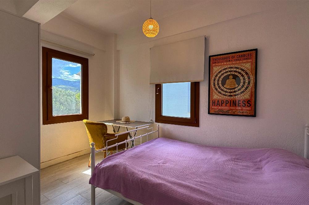 DATÇA KARAKÖY’DE SATILIK, GENİŞ BAHÇELİ, FULL EŞYALI 2+1