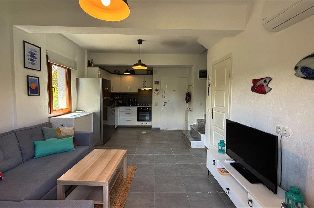 DATÇA KARAKÖY’DE SATILIK, GENİŞ BAHÇELİ, FULL EŞYALI 2+1