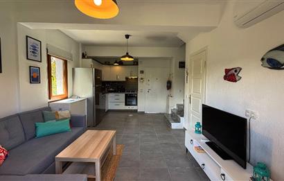 DATÇA KARAKÖY’DE SATILIK, GENİŞ BAHÇELİ, FULL EŞYALI 2+1