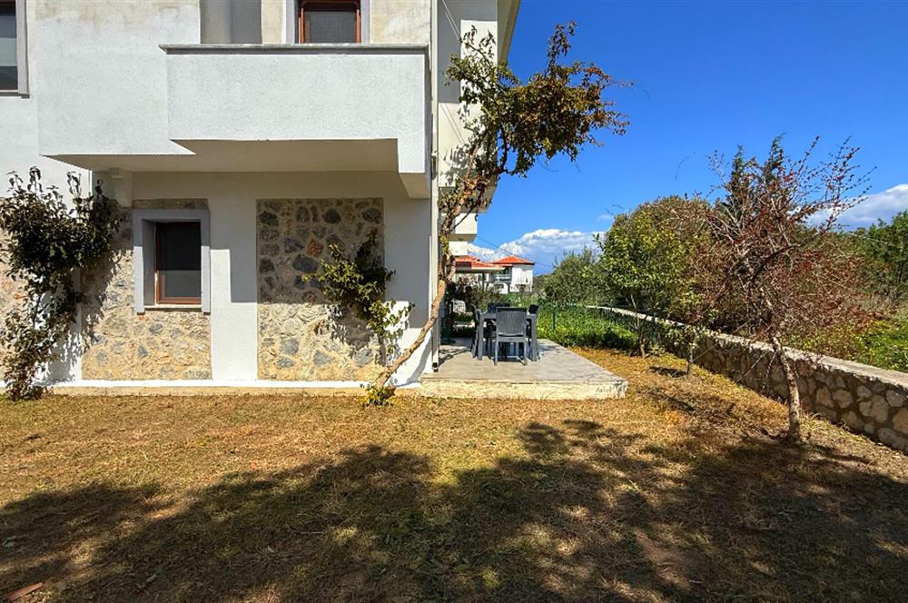 DATÇA KARAKÖY’DE SATILIK, GENİŞ BAHÇELİ, FULL EŞYALI 2+1