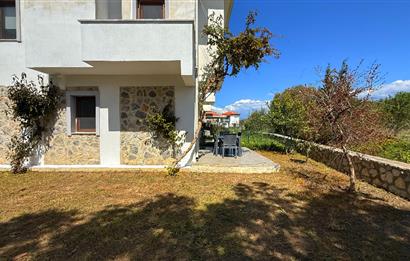 DATÇA KARAKÖY’DE SATILIK, GENİŞ BAHÇELİ, FULL EŞYALI 2+1