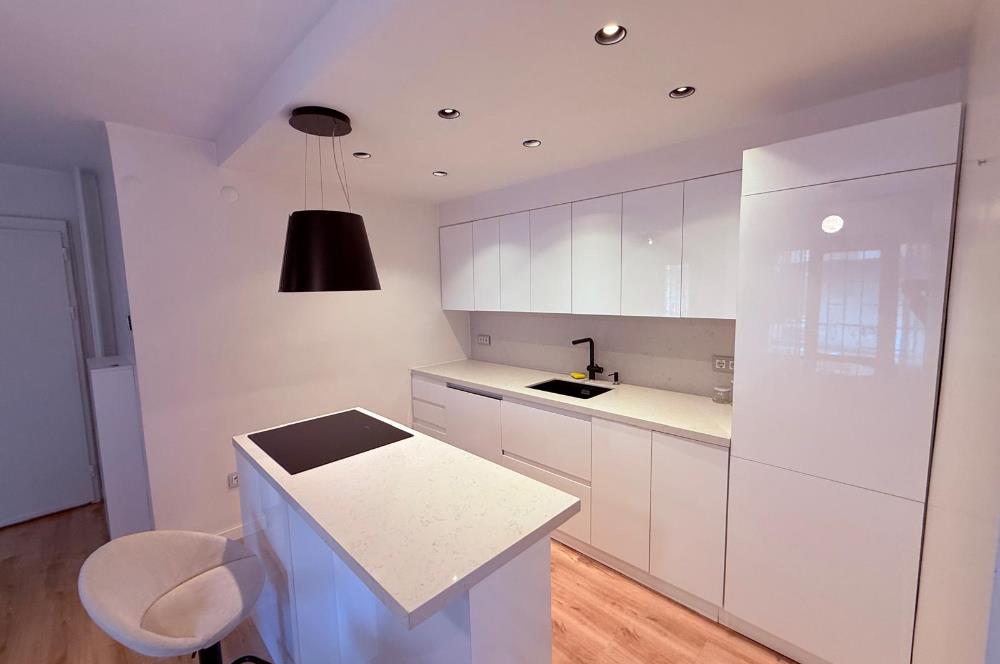 CADDEBOSTAN SAHİLDE 1+1 KİRALIK DAİRE