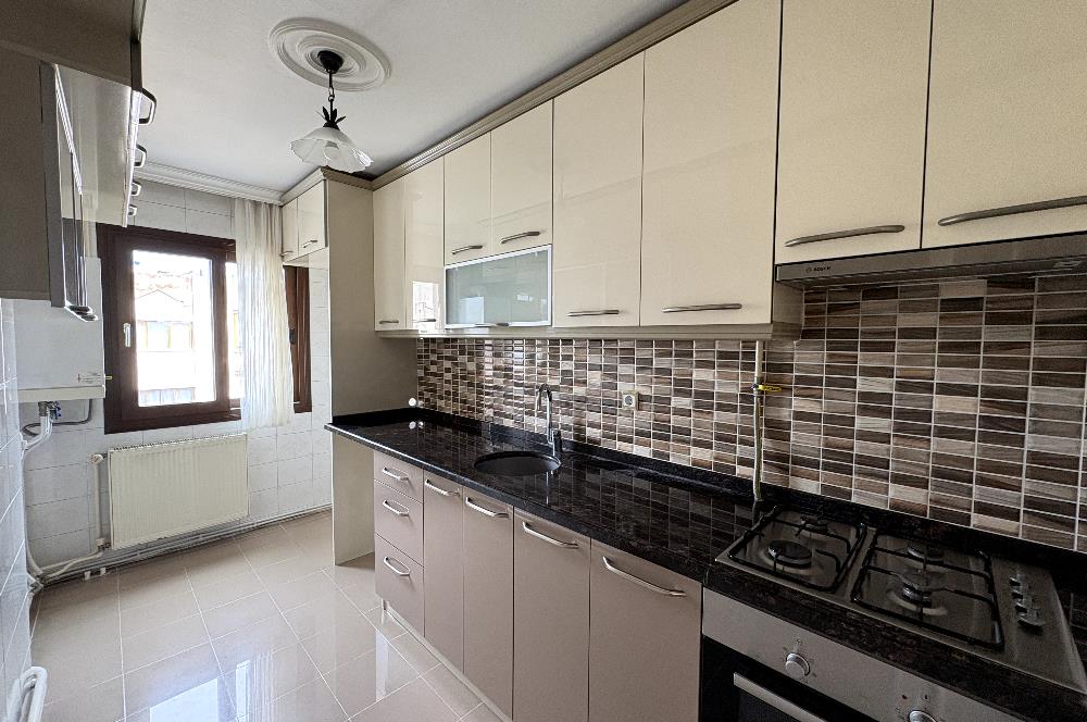 KARŞIYAKA BAHÇELİEVLER'DE GENİŞ, ÖNÜ AÇIK, KİRALIK 3+1 DAİRE 