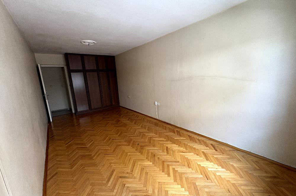 KARŞIYAKA BAHÇELİEVLER'DE GENİŞ, ÖNÜ AÇIK, KİRALIK 3+1 DAİRE 