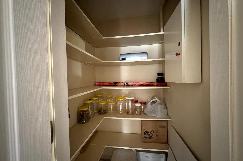 KARŞIYAKA BAHÇELİEVLER'DE GENİŞ, ÖNÜ AÇIK, KİRALIK 3+1 DAİRE 