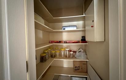 KARŞIYAKA BAHÇELİEVLER'DE GENİŞ, ÖNÜ AÇIK, KİRALIK 3+1 DAİRE 