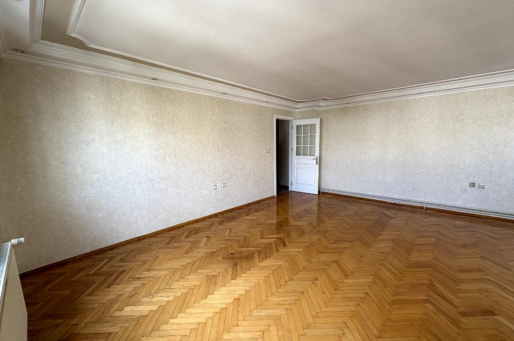 KARŞIYAKA BAHÇELİEVLER'DE GENİŞ, ÖNÜ AÇIK, KİRALIK 3+1 DAİRE 