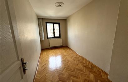 KARŞIYAKA BAHÇELİEVLER'DE GENİŞ, ÖNÜ AÇIK, KİRALIK 3+1 DAİRE 