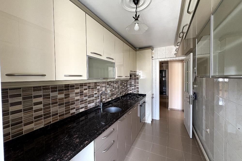 KARŞIYAKA BAHÇELİEVLER'DE GENİŞ, ÖNÜ AÇIK, KİRALIK 3+1 DAİRE 