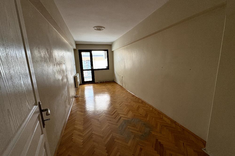 KARŞIYAKA BAHÇELİEVLER'DE GENİŞ, ÖNÜ AÇIK, KİRALIK 3+1 DAİRE 