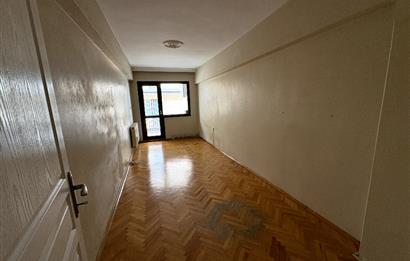 KARŞIYAKA BAHÇELİEVLER'DE GENİŞ, ÖNÜ AÇIK, KİRALIK 3+1 DAİRE 