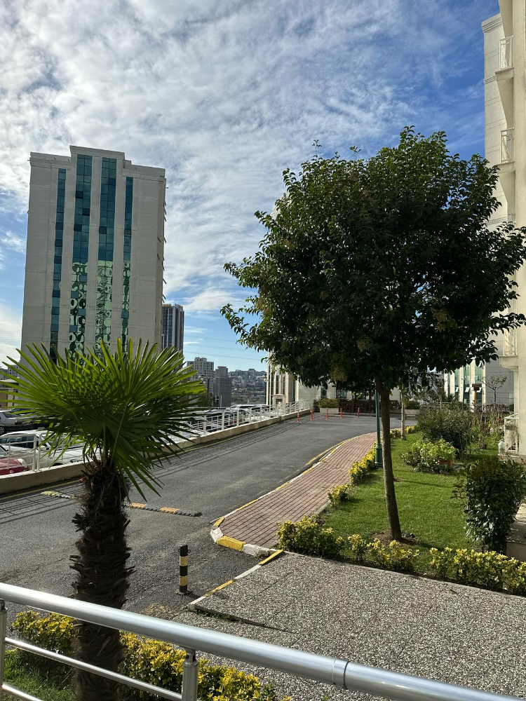 Prestij Parkta Metrobüse Yakın Satılık 1+1 Mükemmel Konum