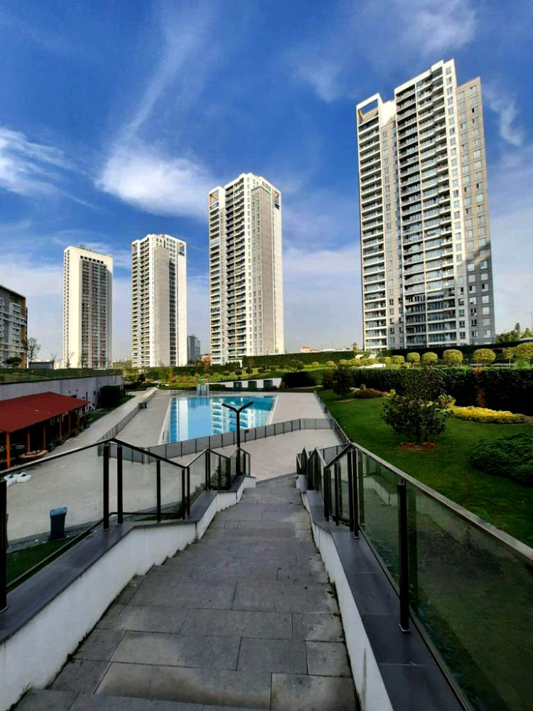 Bahçeşehir GölPanoramada mükemmel havuz cephe 3+1 satılık