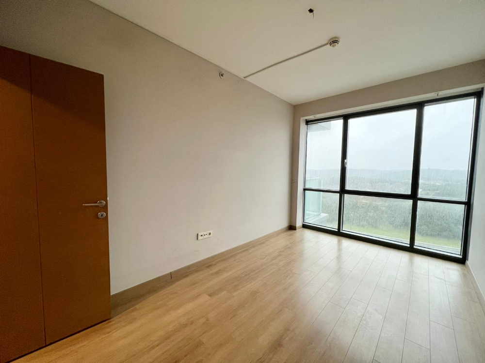 5.levent torunlarda satılık boş 1+1 yüksek kat 